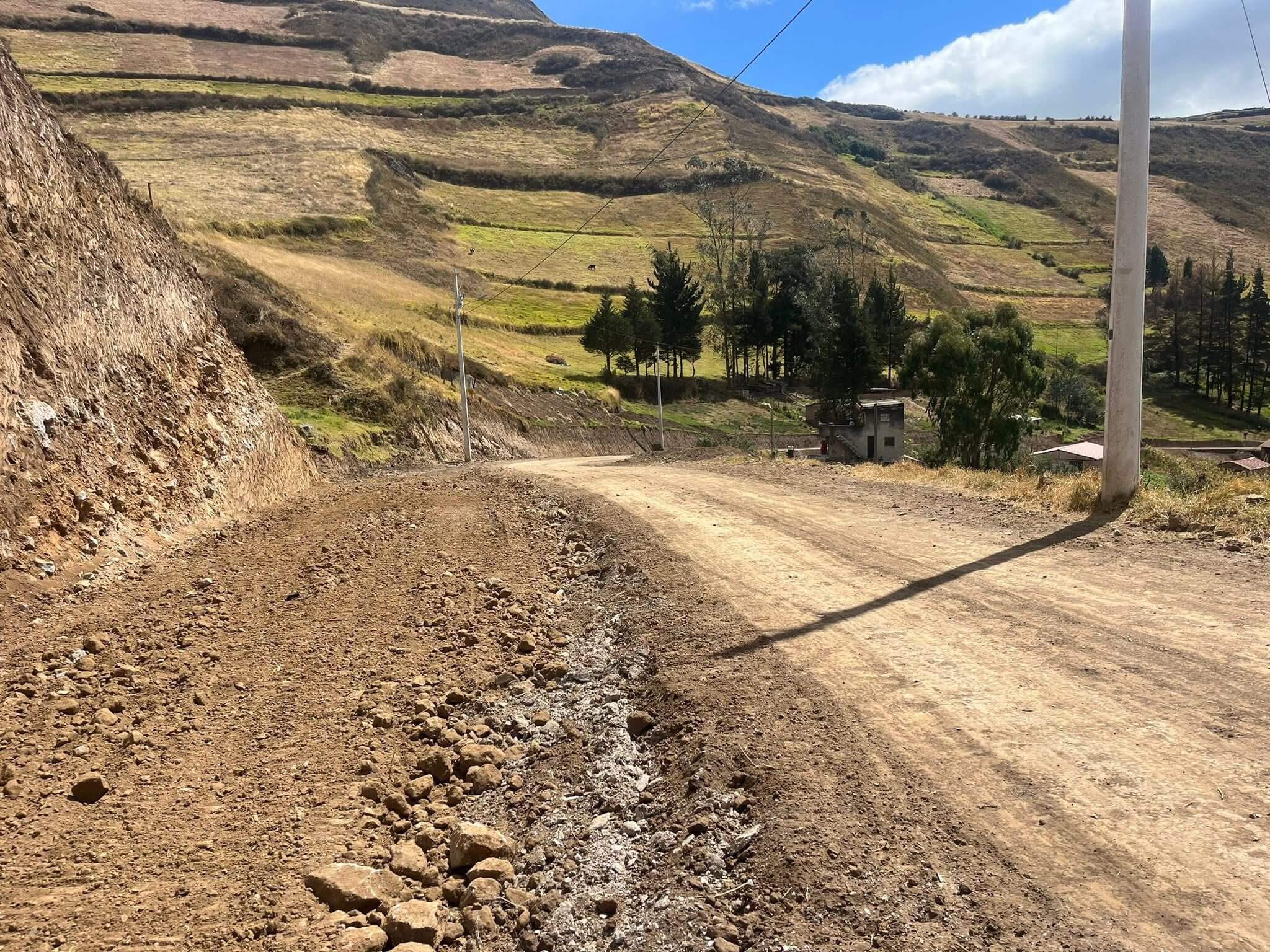 Mejoramiento Vial en la Comunidad de Tolatus Parroquia Guasuntos